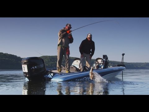 Видео: Ловля на воблеры в коряжнике. Кренки. TIP 29.