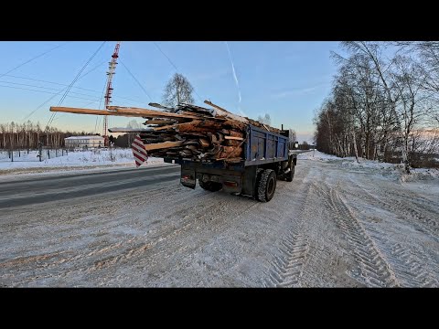 Видео: Зил-130 работает на доставке дров и срезки! Буксую перед новым годом!