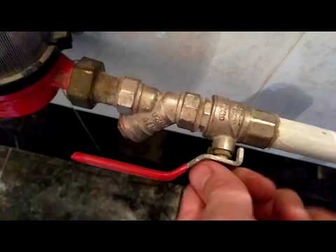 Видео: 106 как реанимировать водопроводный кран если он заклинил
