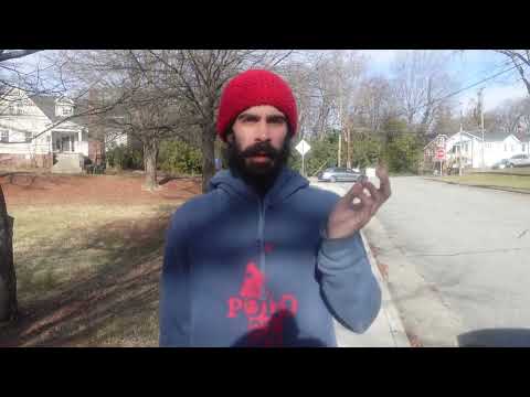 Видео: Уличное интервью, AC, 28. Я прошёл путь от вождения Lamborghini до бездомности.