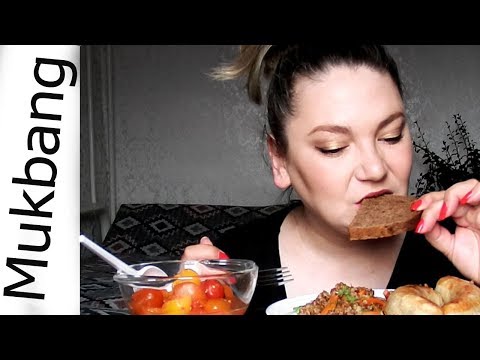 Видео: Mukbang. Вкусная гречка, купаты и черри в томатной заливочке. Поболтаем. Брови всегда в порядке!