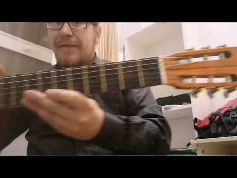 Видео: Обзор и сравнение классических гитар Cremona(Чехославакия 70-80ые) и Yamaha C40.