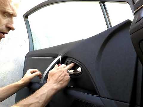 Видео: Как снять обшивку карту передней двери TOYOTA AVENSIS(2011)demontaz boczka drzwi przod/door panel...