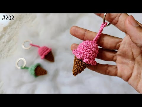 Видео: Вязаный брелок в виде рожка мороженого 🍦