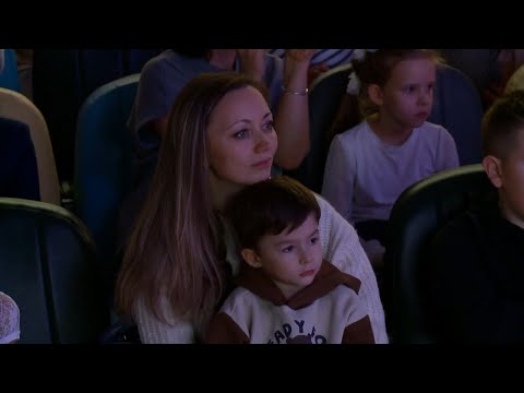 Видео: Мамочек Мытищ поздравили с наступающим праздником в школе №32