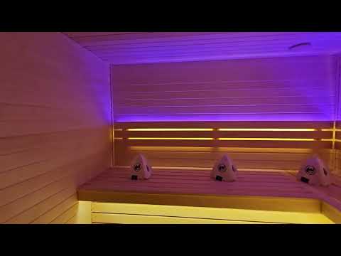 Видео: Одделка сауны из липы с печью Harvia Cilindro Black