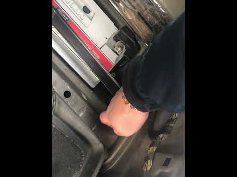 Видео: Замена датчика IBS на BMW e60 , дорест .