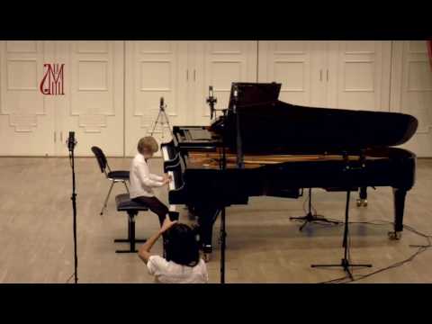 Видео: Бах. Двухголосная инвенция Фа мажор. Г. Семёнов (фортепиано)