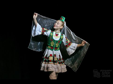 Видео: Татарский танец, Ансамбль "Ритмы детства". Tatar dance, Ensemble "Rhythms of childhood".