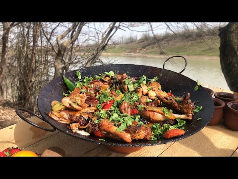 Видео: Азербайджанский садж из курицы на костре (Azerbaijan saj from chicken)