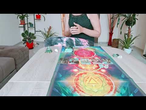 Видео: Някой, който не е между нас иска да се свърже с вас! #таро #таро #любов #мистика #надежда