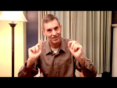 Видео: Никого никогда не критикуют за слова о хорошем детстве, даже если это не так