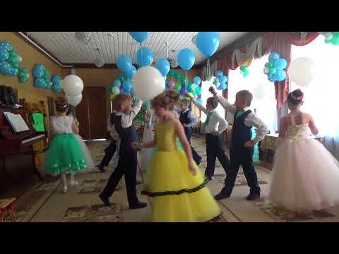 Видео: "Плывут по небу облака..." - вход детей подг.гр.№3 МБДОУ "ЦРР - д/с "Сказка"
