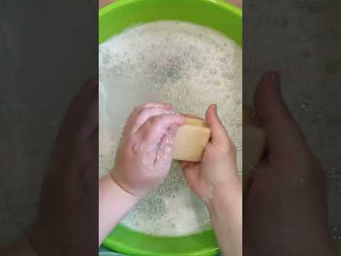Видео: Мылю хозяйственное мыло.