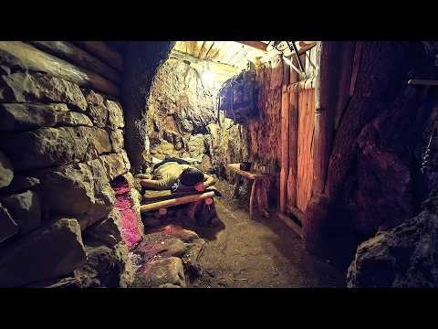 Видео: Внутри дерева: примитивный кемпинг и убежище для выживания в лесу (ASMR, без разговоров)