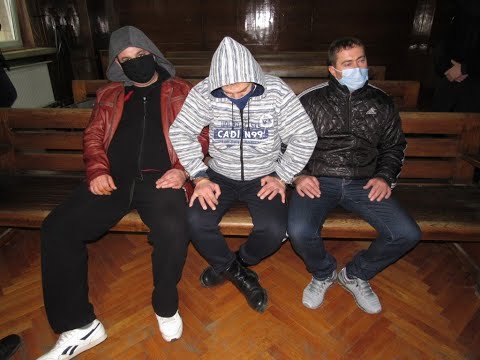 Видео: Съдът остави в ареста тримата полицаи от Сливо поле