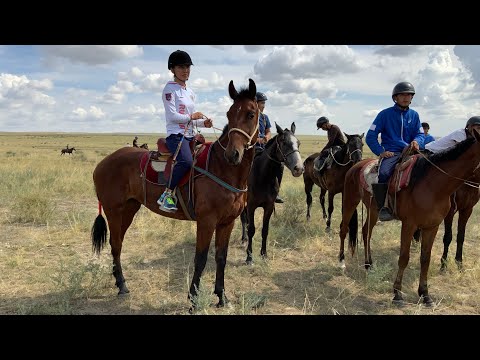 Видео: Конные скачки Наадым2022 #Тыва (кадры финиша  мб чуть перепутаны 5 и 6 забеги)