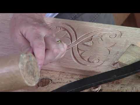 Видео: Резьба скрещенных S-образных свитков