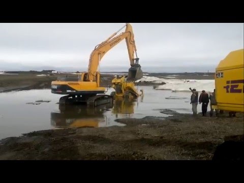 Видео: Спасение бульдозера четра  в арктике на  земля Франца Иосифа.