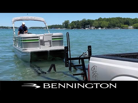 Видео: Погрузка лодки на прицеп | Bennington DockTalk