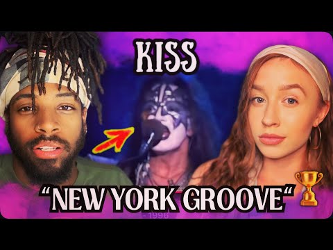 Видео: Мы отреагировали на потрясающее исполнение KISS «New York Groove» на Бруклинском мосту