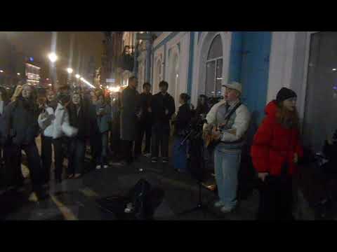 Видео: Уличные музыканты Питер Ваня Меладзе на Невском 8 ноября - Потерянный рай