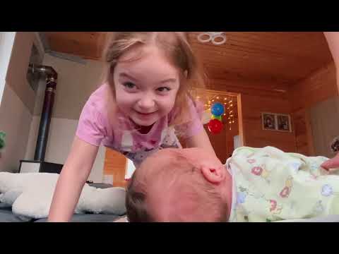 Видео: МАЛЫШУ 2 НЕДЕЛИ! СОБИРАЕМ ШКАФЧИК В ВАННУЮ!