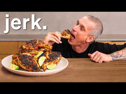 Видео: Жареный, копченый ямайский цыпленок Джерк и гарниры