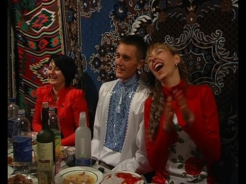 Видео: Батько танцює на лавиці на Буковинському весіллі. Андрій та Інна. Частина 27. DiamonD PROduction