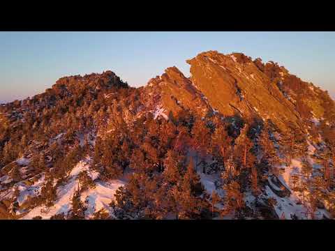 Видео: Заснеженная гора Кокшетау (Синюха) на закате.