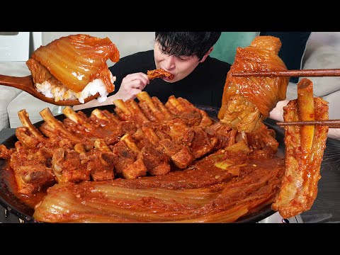 Видео: Тушеное мясо кимчи, приготовленное из спелого кимчи и задних ребрышек! MUKBANG ASMR EatingSHOW