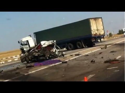 Видео: Подборка аварий фур, грузовиков Август 2014 часть 2