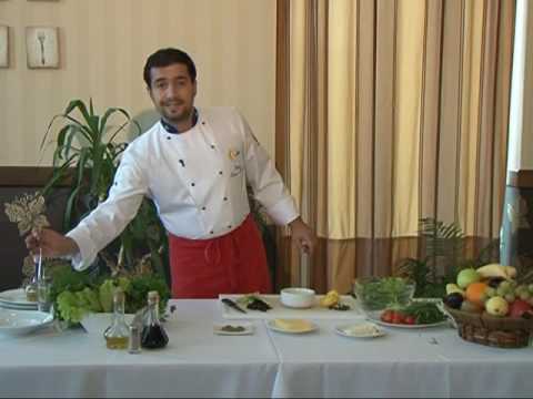 Видео: Рецептите на шеф Иванов.  Салата със сирена.