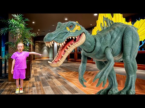 Видео: 🦖😱 Игрушки-динозавры ожили в нашем доме!!! | Истории о динозаврах для детей 🏠✨