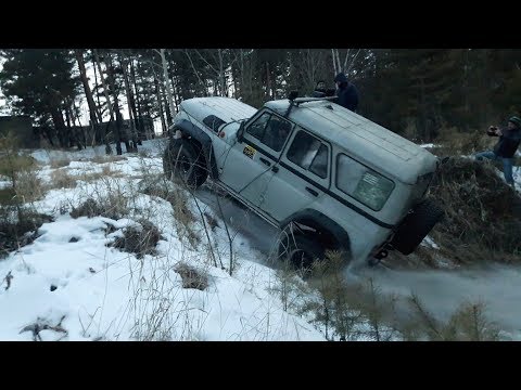 Видео: УАЗ vs Land Rover Discovery 2. Заехали в овраг. Offroad