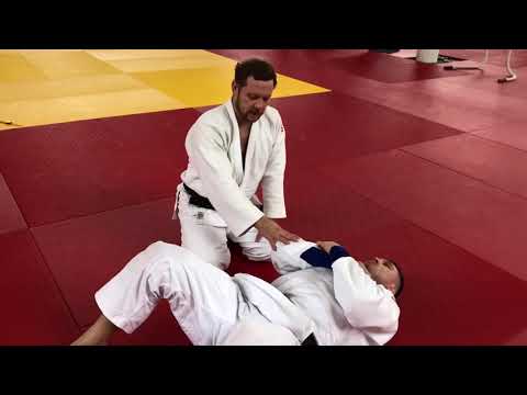 Видео: Упражнение на контроль локтя соперника в партере