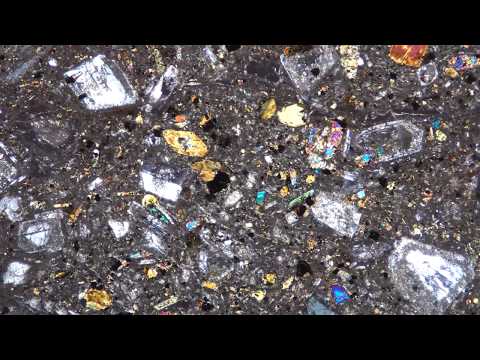 Видео: смотрим с Тимуром Крячко шлифы метеоритов под микроскопом