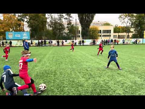 Видео: Першість Києва (1 тайм) Локомотив-4 - ДЮСШ 21 (4-3)
