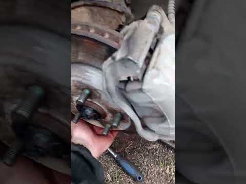 Видео: джили эмгранд замена шаровой опоры!