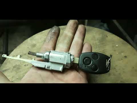 Видео: Honda Civic заклинил замок зажигания