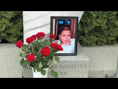 Видео: Народная артистка Наталья Гундарева ❤ ПОМНИМ ВАС ... Троекуровское кладбище 15 мая 2023