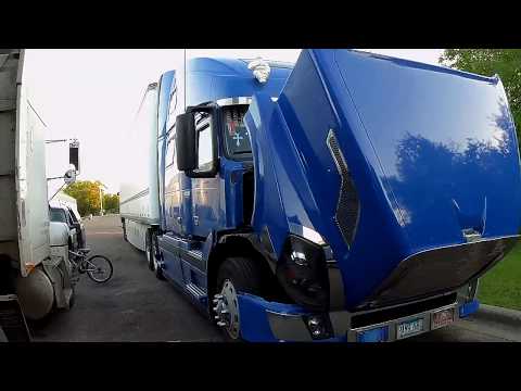 Видео: Установка зеркал на капот Volvo vnl780...