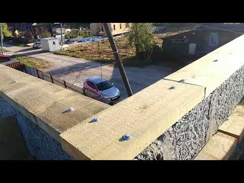Видео: Крайний ряд блока на ребро, мауэрлат, балки перекрытий.