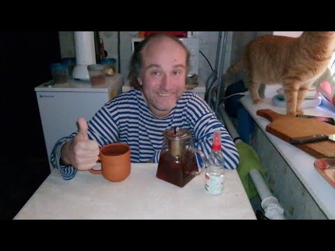 Видео: Чай-чаёк с Рыжулей. Отключили свет из-за аварии. Мукбанг. Обжор. Еда на камеру. Диета. Шизофрения.