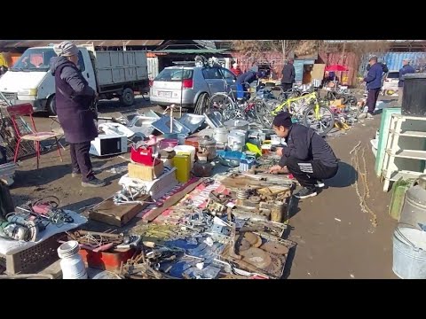 Видео: Экскурсия по городу Бишкек. БАРАХОЛКА возле турбазы.2025.Старый толчок. Кыргызстан. Рынок. Базар.