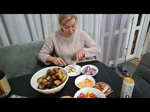 Видео: Вечеря в селі‼️Картопля на мангалі,як в дитинстві‼️