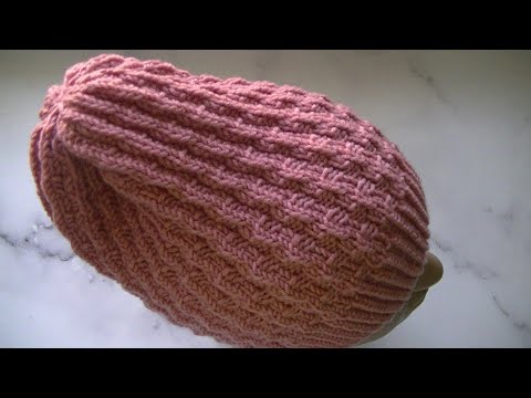 Видео: КРАСИВАЯ ШАПОЧКА   ПРОСТЫМ И СОВСЕМ  НЕ СЛОЖНЫМ УЗОРОМ СПИЦАМИ.