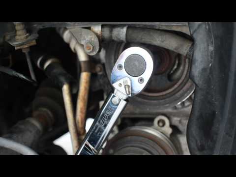 Видео: [HD 1080p] Как заменить приводные ремни Mazda 3 и кондиционера