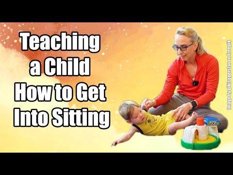 Видео: Учимся сидеть, лежа на спине: детская физиотерапия для ребенка с кривошеей № 25