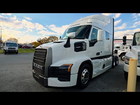 Видео: Новая модель MACK PIONEER 